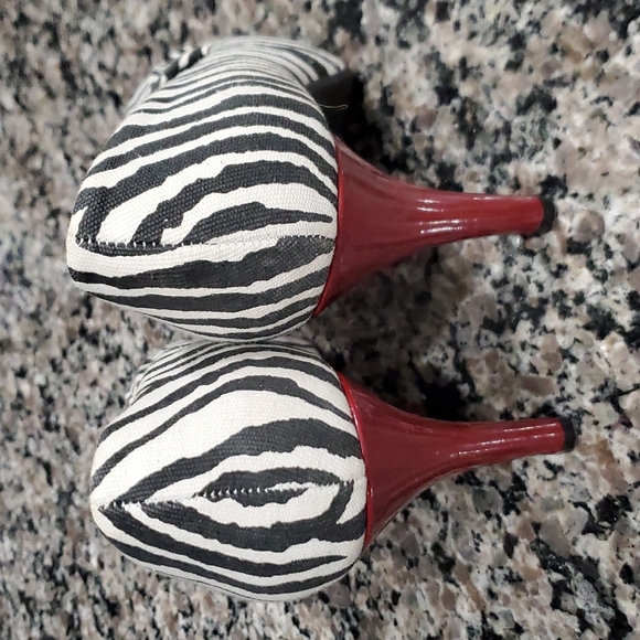 Candie's Heels,  Zebra print with a red heel, size 8.5  👠 - Picture 4 of 10
